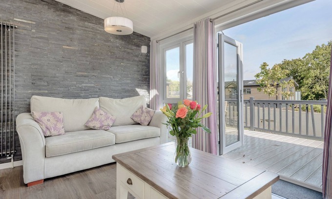 Ryde Ski Chalet | 1 bedroom accommodation in Wootton Bridge, Nr Cowes