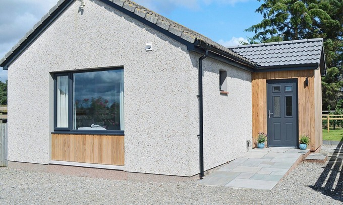 Tain Cottage | 1 bedroom accommodation in Newton, near Tain