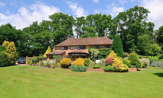 New Forest District Cottage | 1 bedroom accommodation in Picket Hill, near Ringwood
