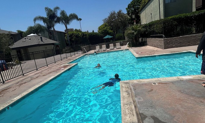 Jefferson Condo | 1 bedroom, for 2, with shared living room, in West LA, pool, hottub