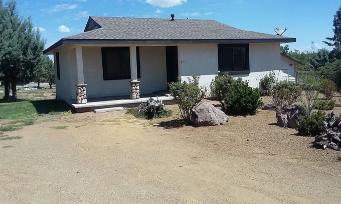 Williamson House | 1 bedroom guest house w/horse property