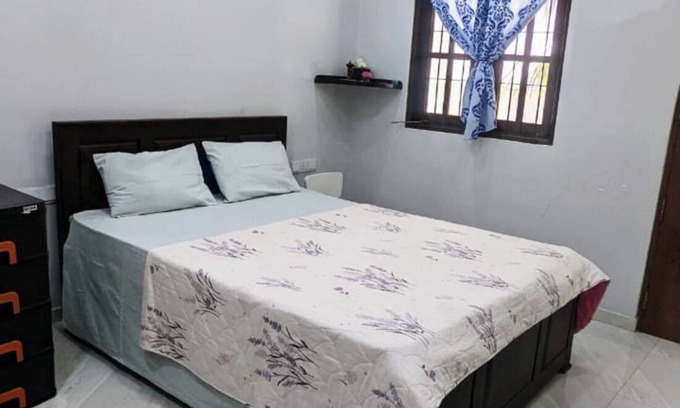 Dalupotha Apartment | 1-Bedroom House with Veranda and Free Parking