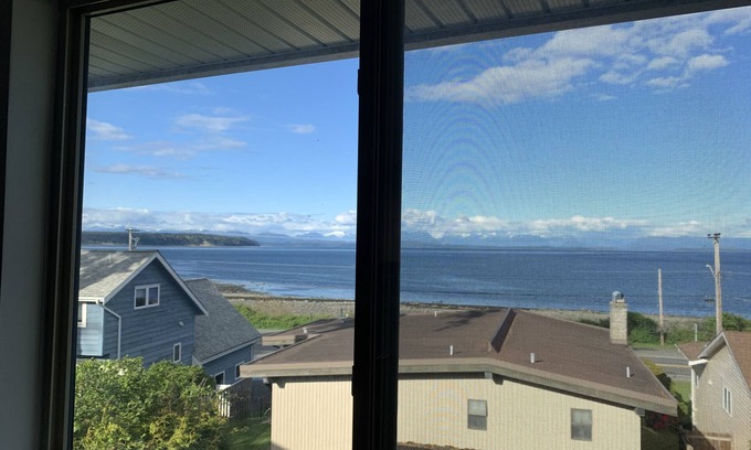 Campbell River Bed & Breakfast | 1 Bedroom Suite With View