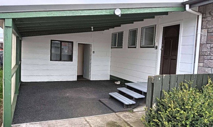 Kawaha Point Ski Chalet | 1 Double Beds Studio 95 Aquirus Drive