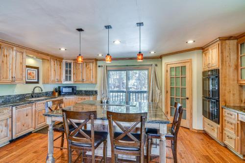 South Lake Tahoe House | 1 Mi to Ski Resort South Lake Tahoe Townhome