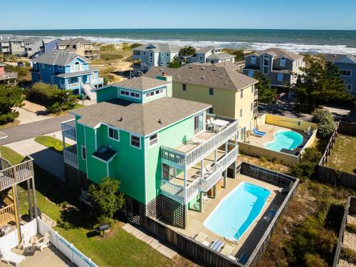Ocean Sands House | 1 min walk to the beach with pool an hot tub
