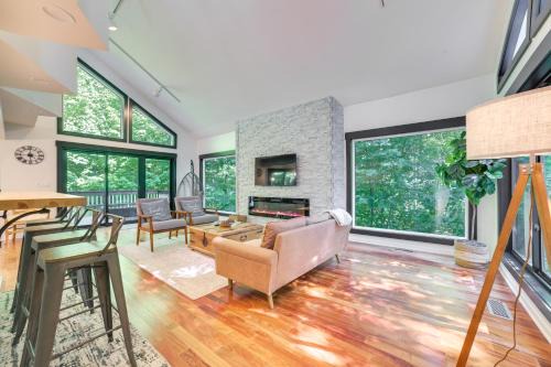 Birchwood Farms House | 10 Mi to Nubs Nob Modern Retreat with Fire Pit