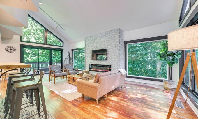 Birchwood Farms Cottage | 10 Mi to Nubs Nob: Modern Retreat w/Fire Pit