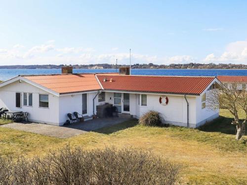 Hvalpsund House | 10 person holiday home in Farsø-By Traum