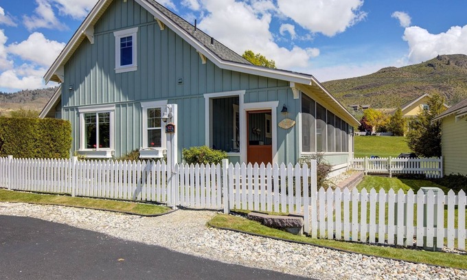 Oroville House | 101 Bootlegger Lane (Country)