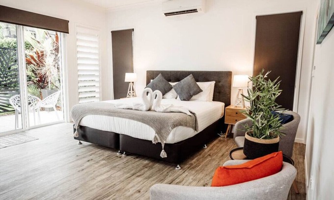 Edge Hill House | 107 Woodward St · Tropical Pool Villa
