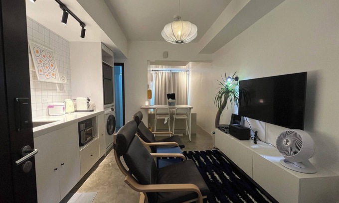 Bangkal House | 10mins to Greenbelt Mal-San Lorenzo Place