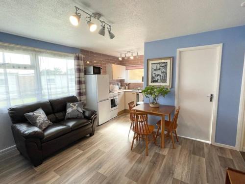 Great Yarmouth Ski Chalet | 119 Hemsby Holiday Chalet, Convenient for sandy beach