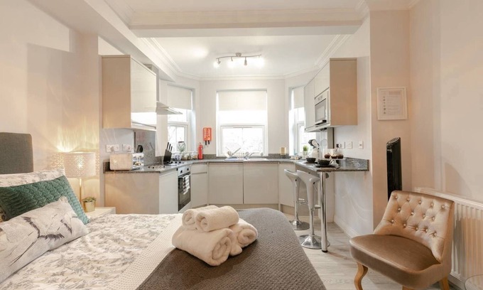 Reading Apartment | 12 Helena house Studio