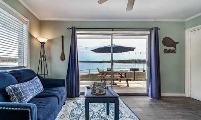 Hot Springs Hotel | #13 The Cove - Double Bed Room (pet-friendly)