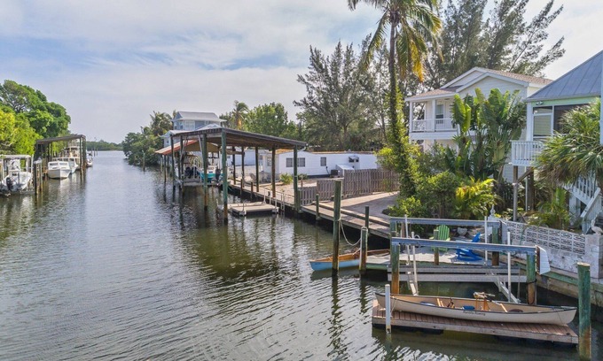 Downtown Boca Grande Historic District House | 135 Damfiwill - 2 bedroom/3 Bath - dock for boat - Pet Friendly!