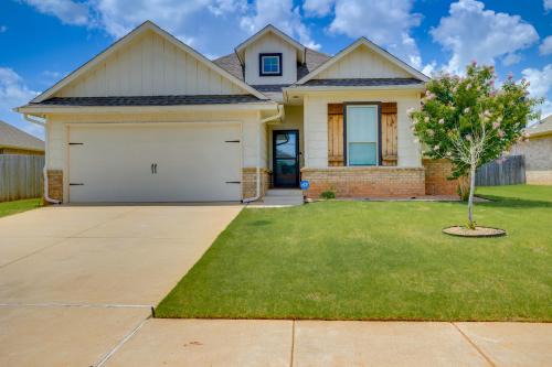 Yukon House | 14 Mi to Dtwn OKC Quiet Yukon Gem