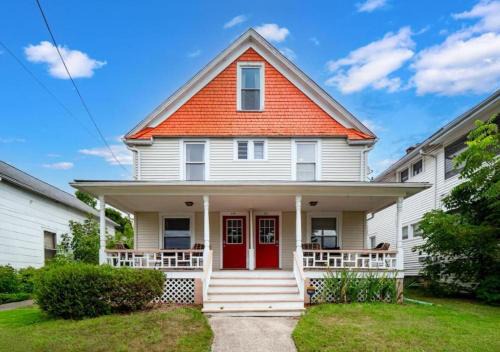 Kamm's Corners House | 18031 Larchwood Ave Cleveland
