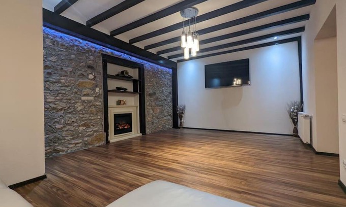Baia Mare Apartment | 18th century 3 bedroom house old town centre