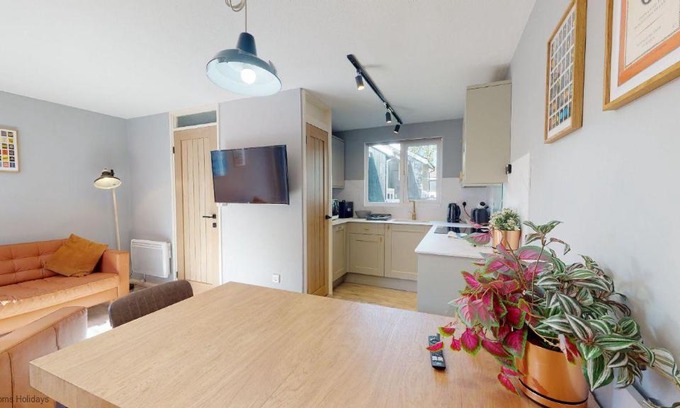 Saint Erth Praze House | 19 Strawberry Hill, Tolroy Manor