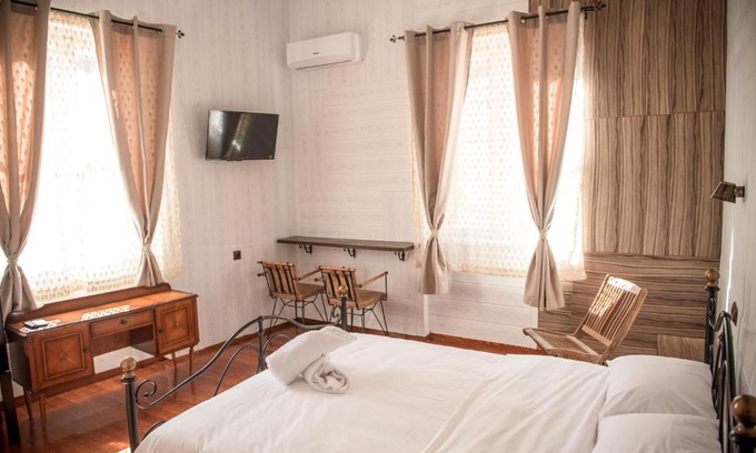Kalamata Apartment | 1920s Rooms