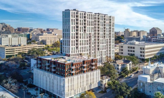 Civic District Resort | 1BD/Austin - Rooftop Pool & Firepit, BBQ!