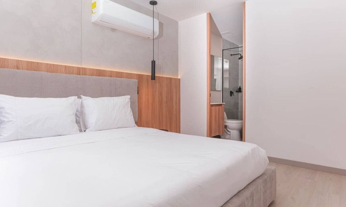 San Diego Apartment | 1BR + Jacuzzi - El Poblado, Coworking Ready