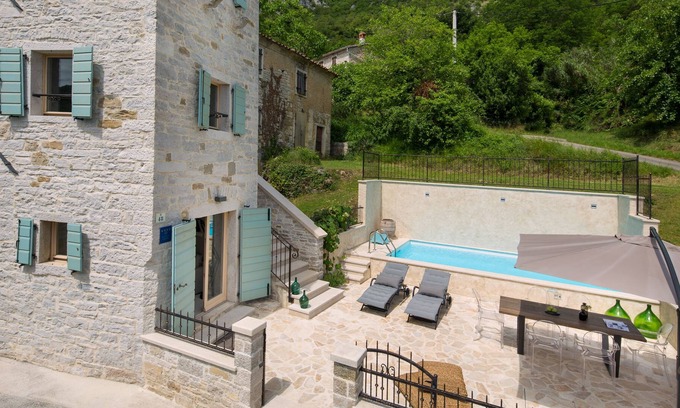 Gradinje Villa | 2 BD house with pool