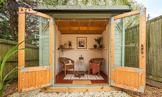 Alton House | 2 Bed 1 Bath House, FREE Parking and Garden