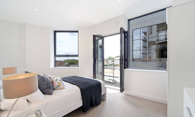Harrow Apartment | 2 bed, 2 bath next to station and Northwick Park Hospital