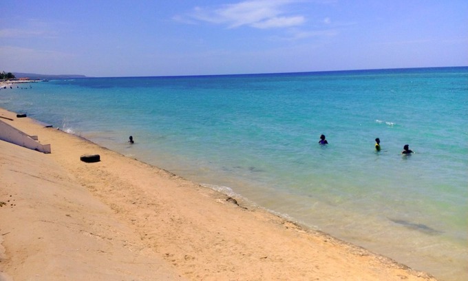Runaway Bay Apartment | 2 Bed Apt with Balcony at Runaway Bay