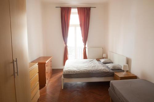 Andel Apartment | 2 Bed Flat - Sleeps 9 - Pets - Smoking on terrace