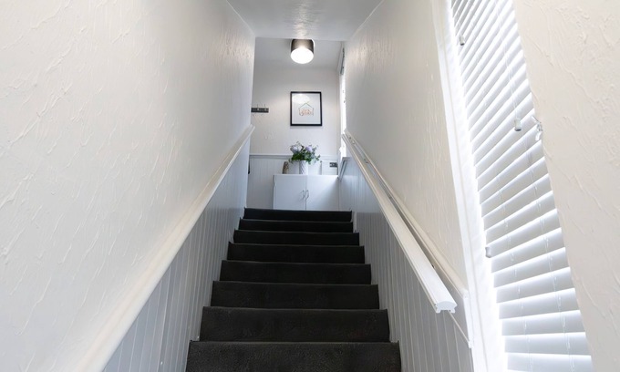 Wishaw Apartment | 2-bed Flat, Wishaw, Free Parking, Family-friendly