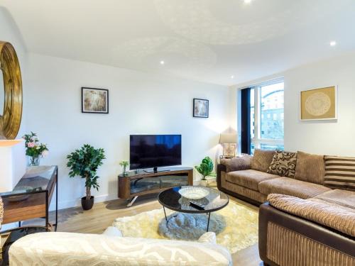 London Borough of Hounslow Apartment | 2 Bed Property Close to Heathrow Airport