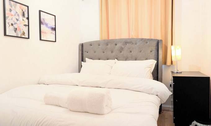 Manchester Apartment | 2 Bed - Sleeps 4 - Free Parking - 5 Min to Centre