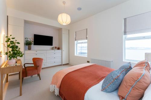 Donaghadee Apartment | 2-Bed - Sleeps 6 - Seafront View with Free Parking