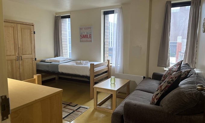 Downtown Pittsburgh Apartment | 2 Bedroom 2 Bath Apartment Heart of Downtown PIT