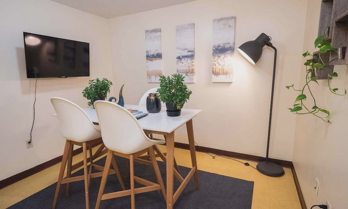 Downtown Pittsburgh Apartment | 2 Bedroom 2 Bath | Heart of Downtown PGH!