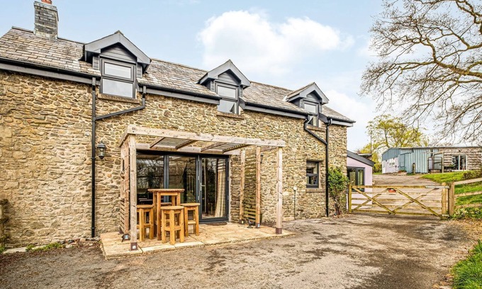 Llandeilo Cottage | 2 bedroom accommodation in Talaris