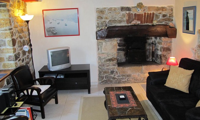 Roscanvel House | 2 bedroom accommodation in Roscanvel
