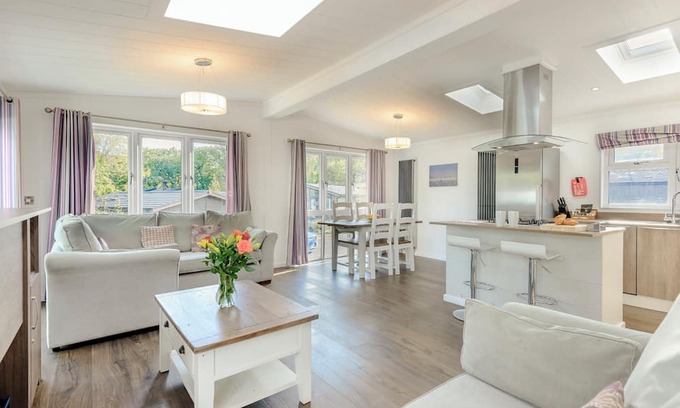 Ryde Ski Chalet | 2 bedroom accommodation in Wootton Bridge, Nr Cowes