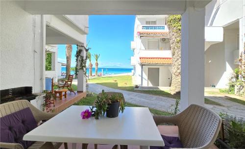 Siviri Apartment | 2 Bedroom Apartment 50 Meters from the Beach