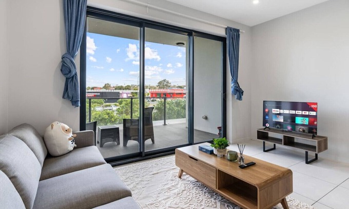 Macgregor Apartment | 2-Bedroom Apartment Balcony Close to All Hotspots