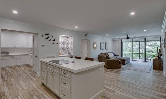 Indian River Shores Condo | 2 Bedroom Condo 431240 by Houzlet
