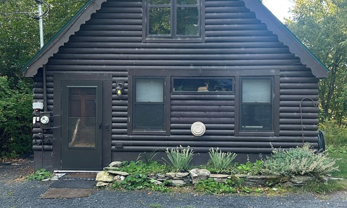 Greenville Cabin | 2-bedroom cabin in Greenville , private beach, 48' Dock good for Float plane