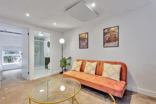 Gloucester Apartment | 2 Bedroom City Centre Apartment with Free Parking