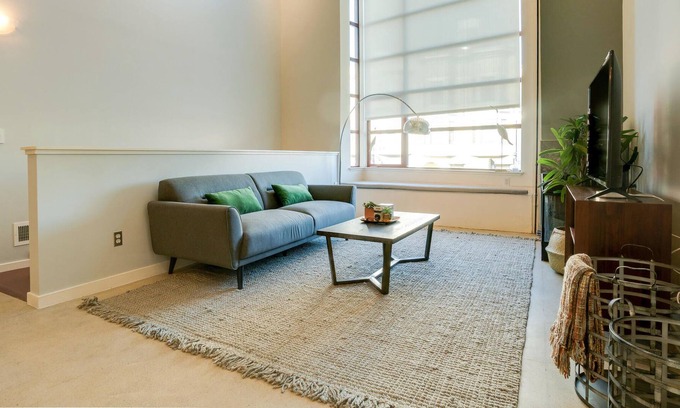 South of Market Apartment | 2 Bedroom Close to Shopping, Restaurants, & BART