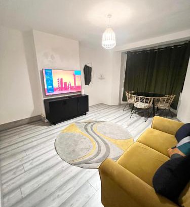 White City Apartment | 2 Bedroom flat with Balcony in White City, Hammersmith