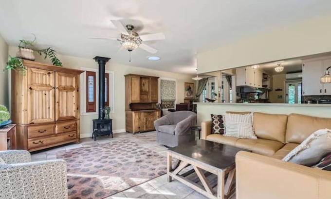 Newlands House | 2-Bedroom in Newlands with Secret Garden & Suite