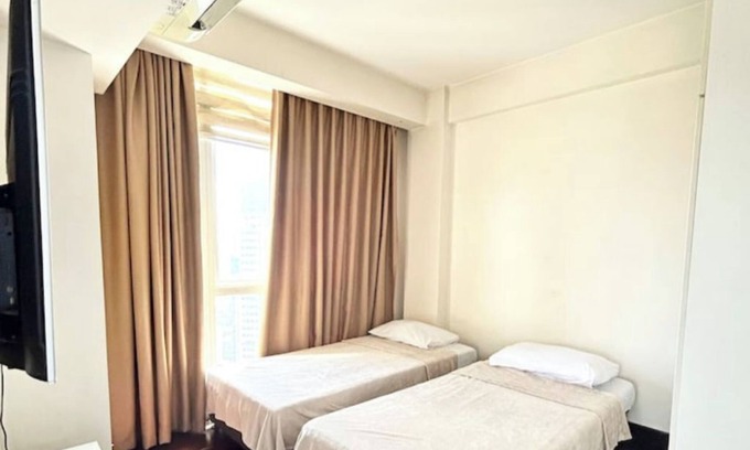 Highway Hills Apartment | 2-Bedroom Loft Near Shangrila & SM Megamall